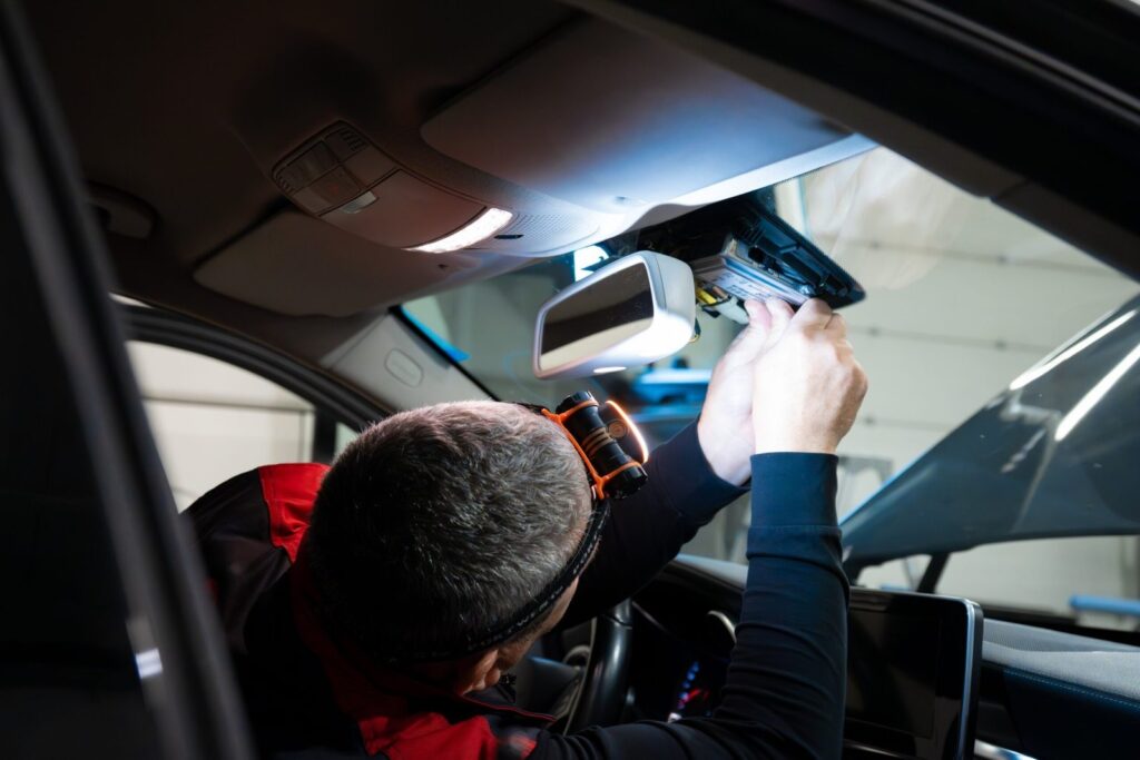 Statička kalibracija ADAS kamere pomoću target-ploče u auto servisu